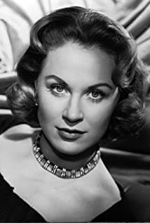 Julia Arnall image