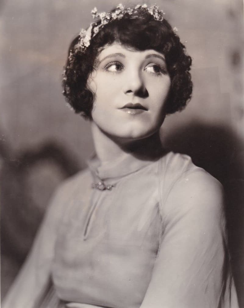 Estelle Clark image