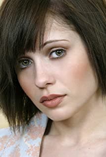 Erika Flores image