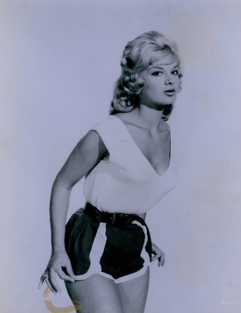 Claire Gordon image