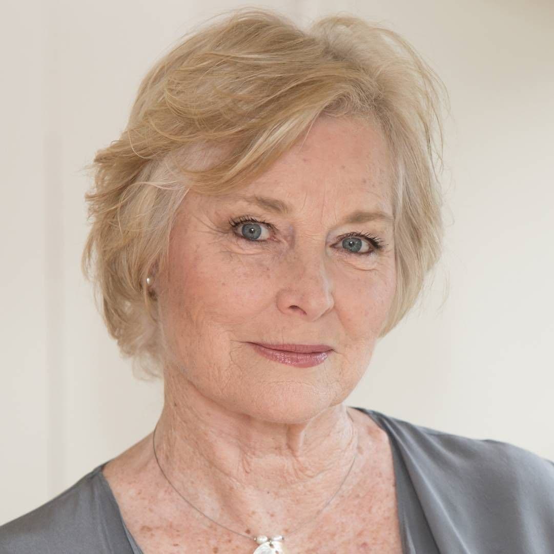 Lisa Harrow image