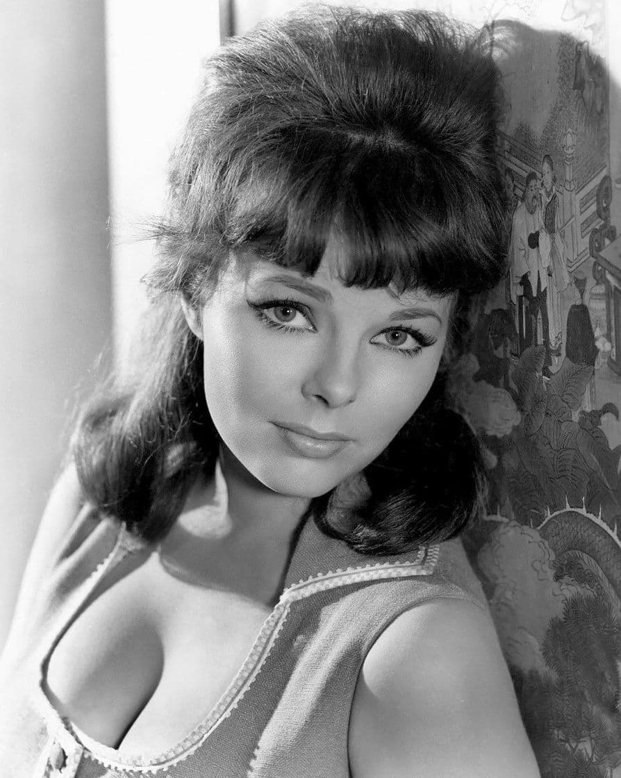 Anne Helm image