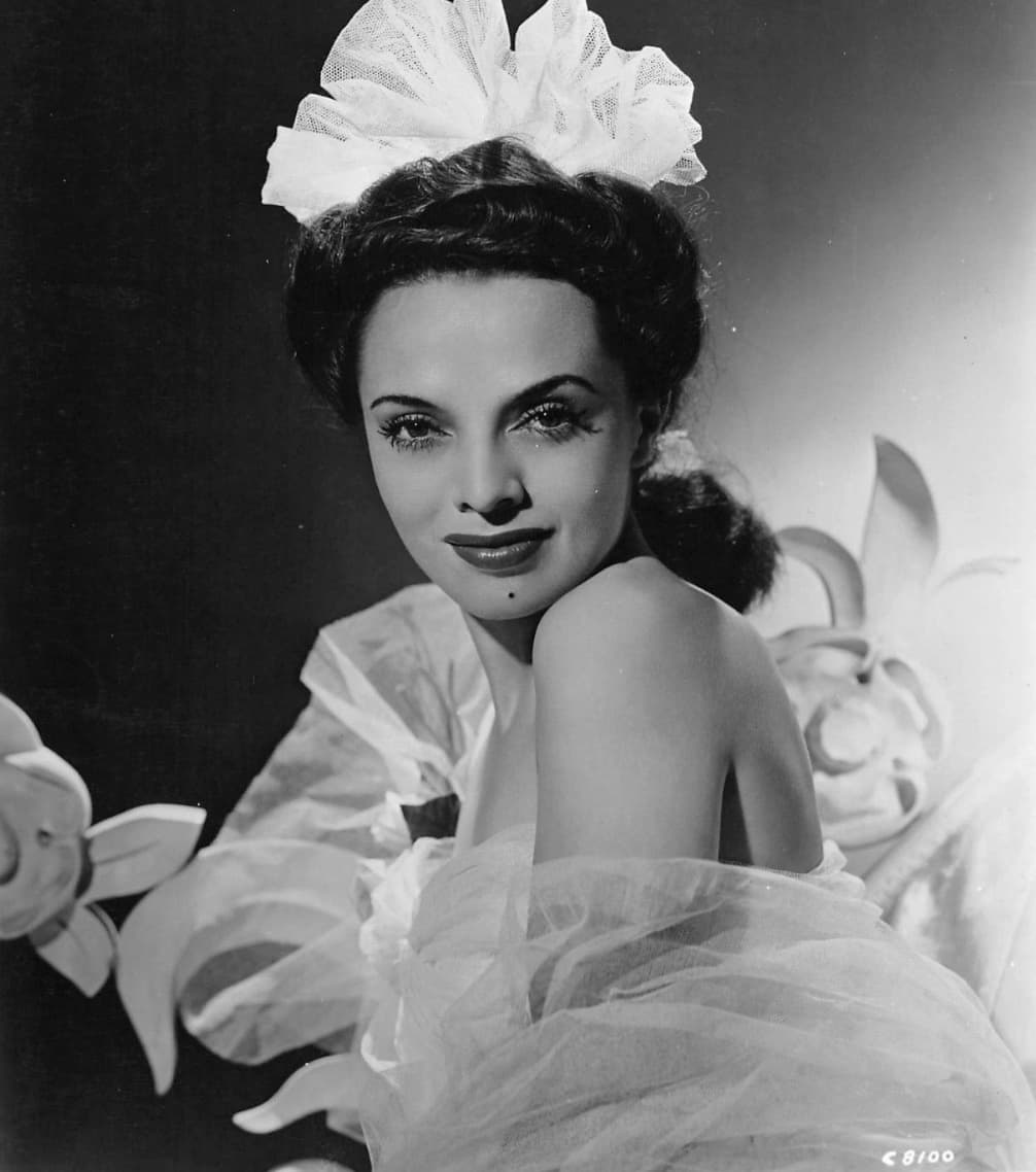 Dora Luz image