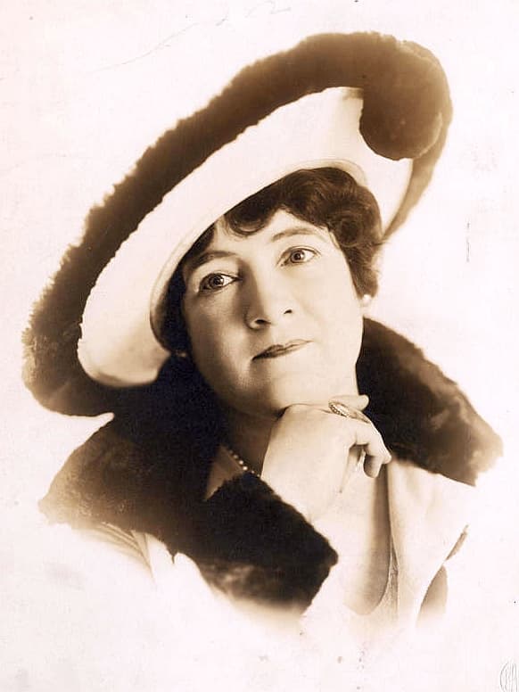 May Wallace image