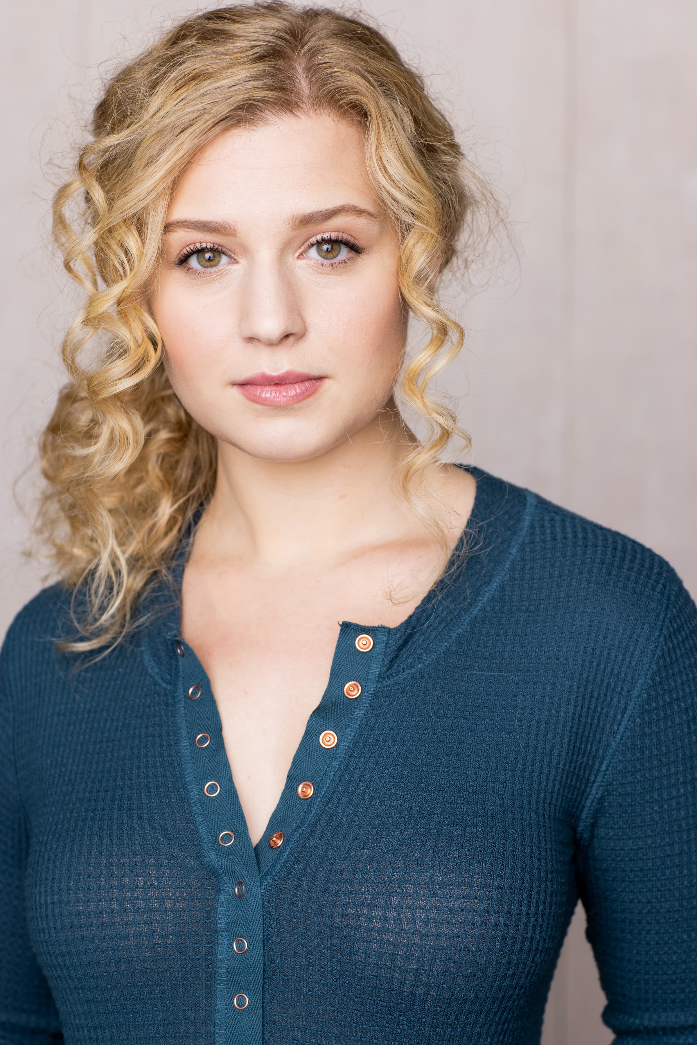 Carly Nahon image