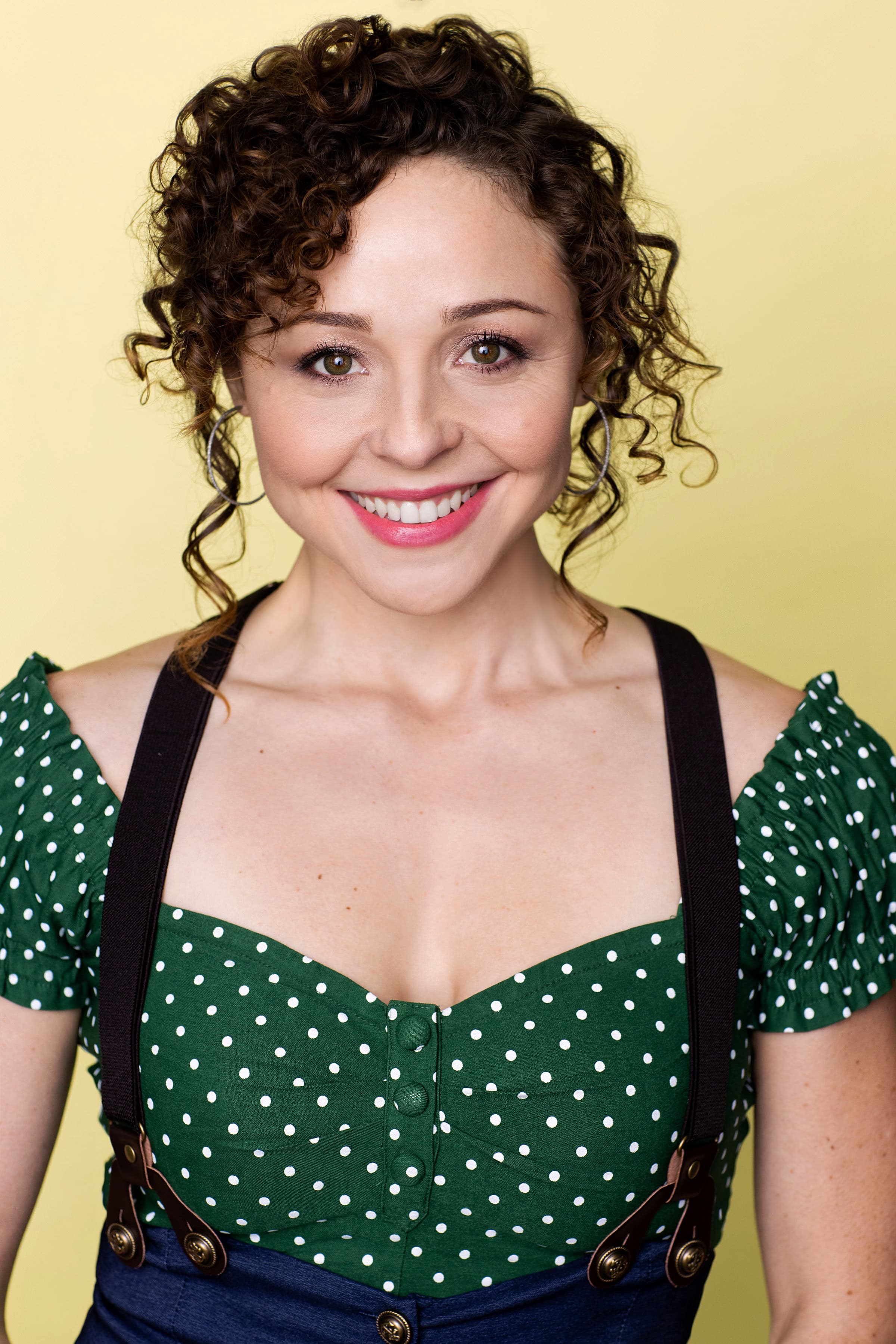 Ellie Araiza image