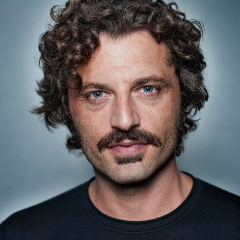 Guido Caprino image