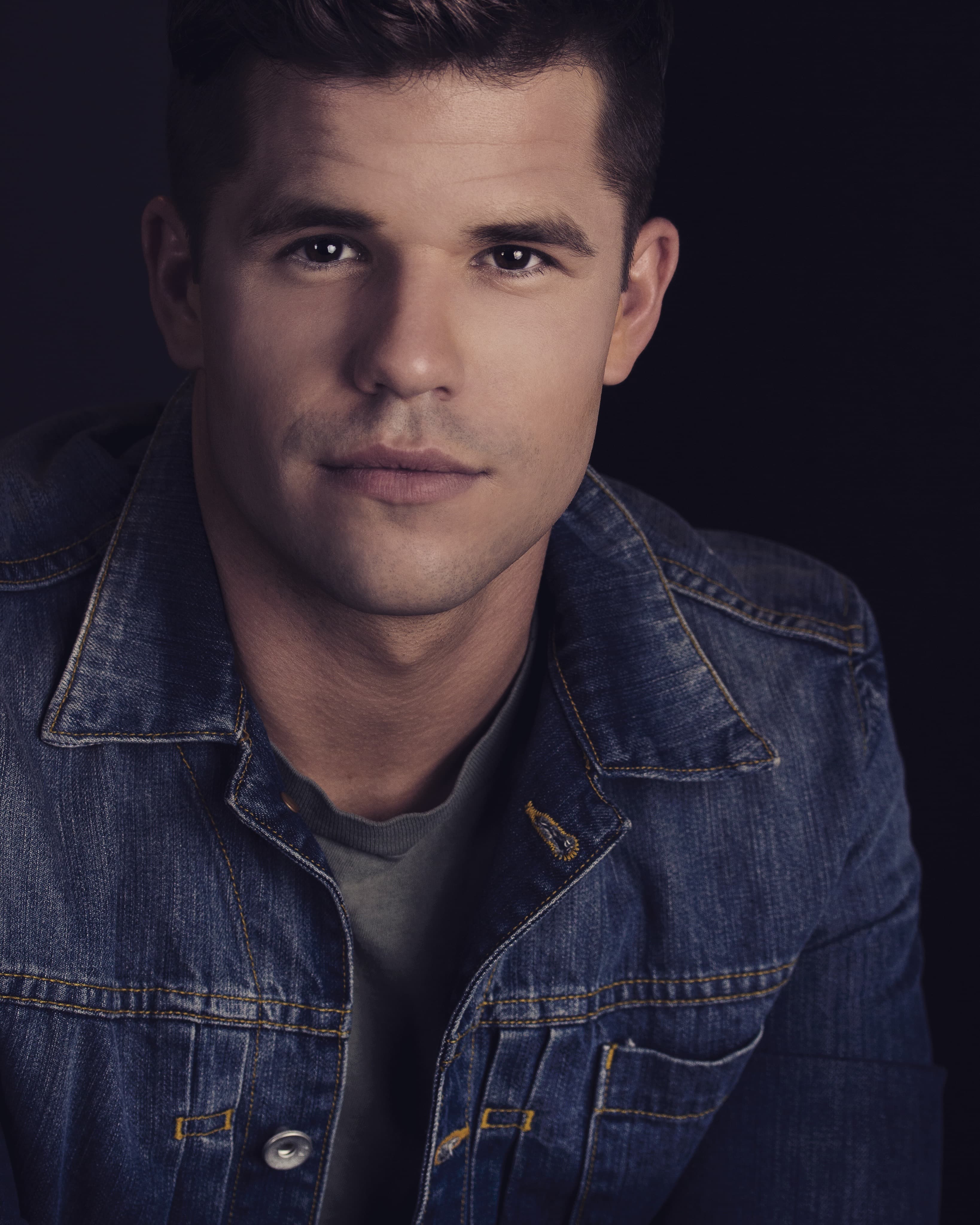 Charlie Carver image