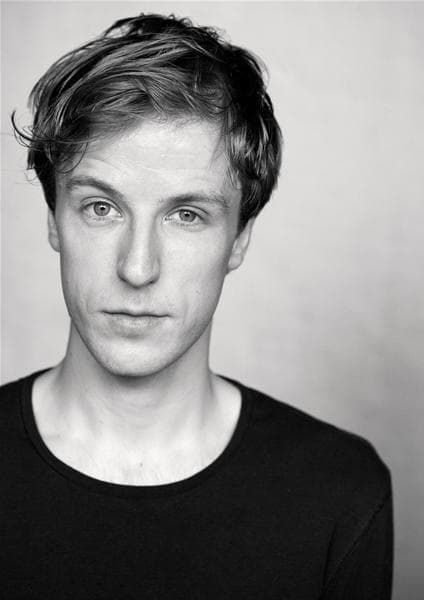Oliver Gomm image