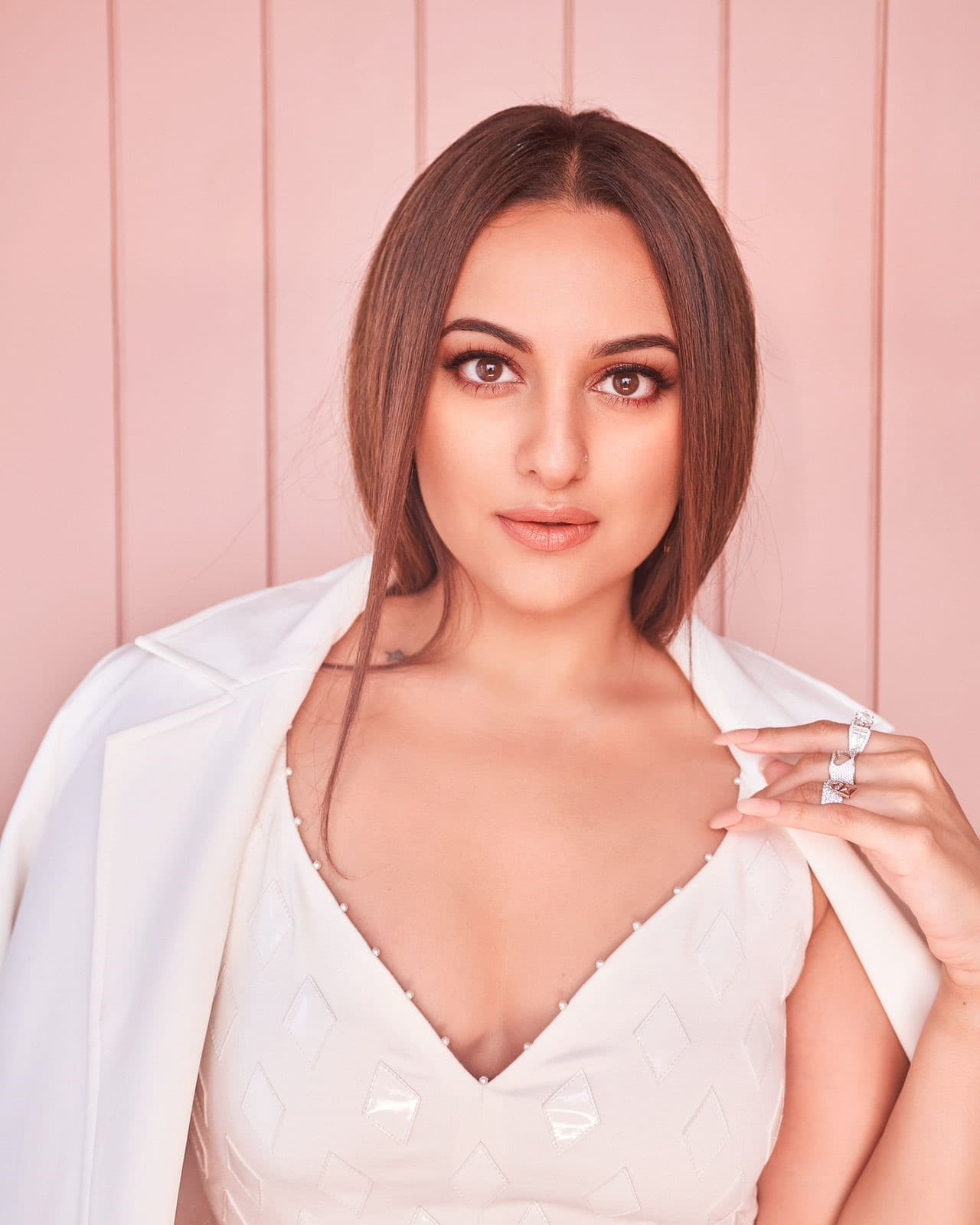 Sonakshi Sinha image